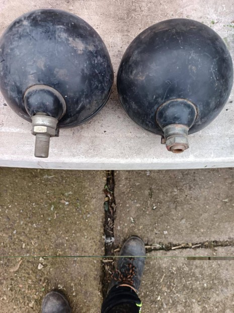 Traktor els� l�mpa elad�