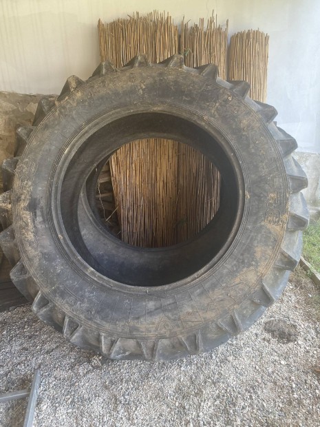Traktor gumiabroncs