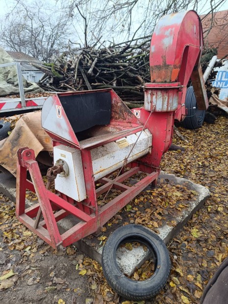 Traktor hajts morzsol