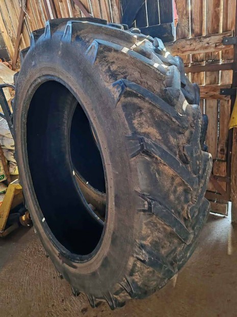 Traktor h�ts� gumi ker�k