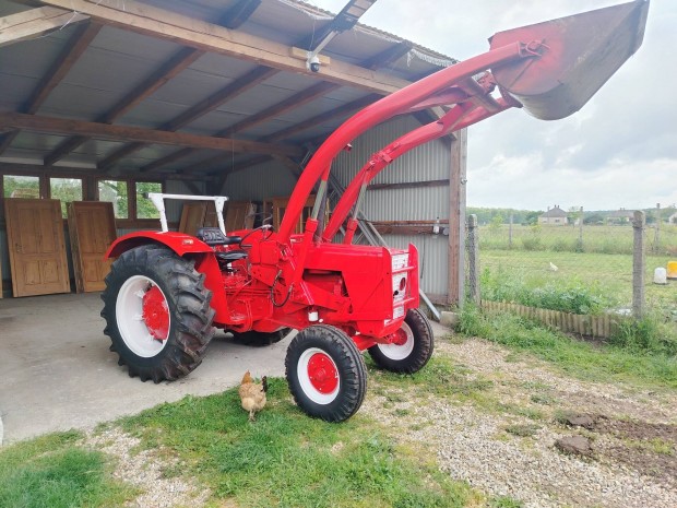 Traktor homlok rakodóval
