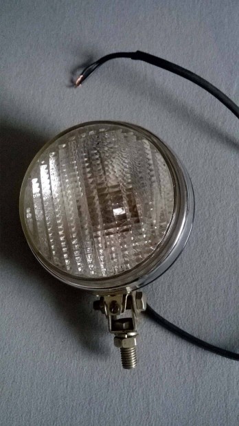 Traktor lmpa, vagy brmire felszerelhet jrmlmpa