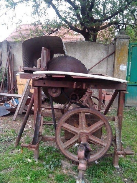Traktor meghajtású körfűrész, cirkula eladó