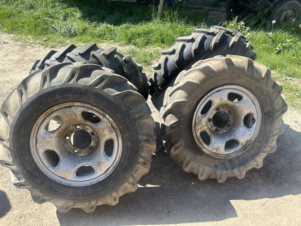 Traktor mintás gumi