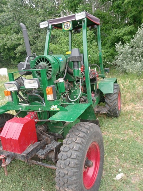 Traktor szkerekes elad