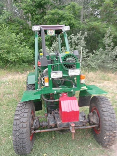 Traktor őszkerekes eladó