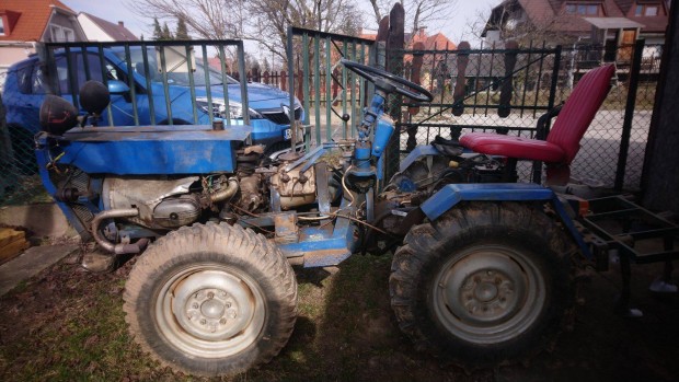 Traktor ural motoros