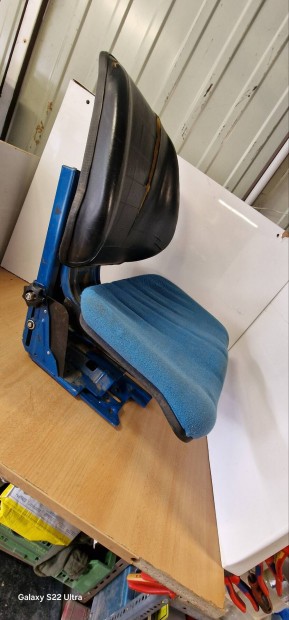 Traktorülés hidraulikus univerzális
