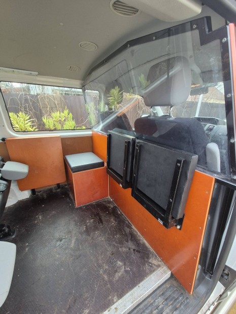 Transporter T5 T6 �l�s V�laszfal Asztal T�rol� .