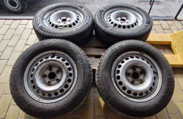 Transporter T5 gyárí felni 4db téli gumikkal