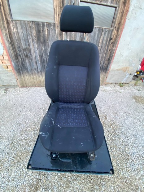 Transporter t4 vezetőülés (zsámollyal épített)