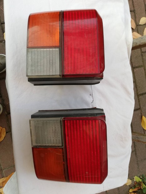 Transzporter jobb és bal oldali hátsó lámpa.