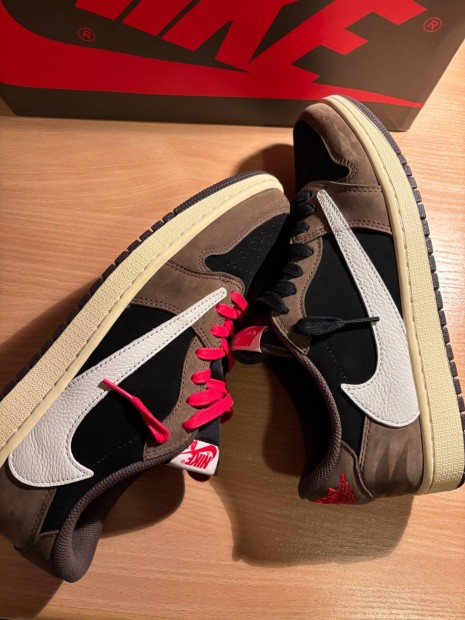 Travis scott Jordan 1 low mocha OG