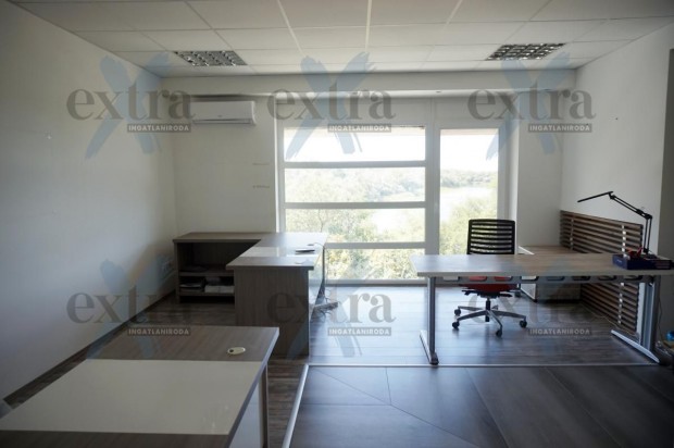 Trendi iroda, parkol�val