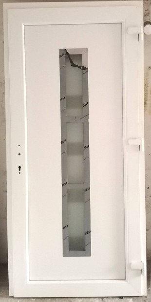 Trieszt Inox bejrati ajt 98x208 cm jobbos kivitel raktrrl Gyrben