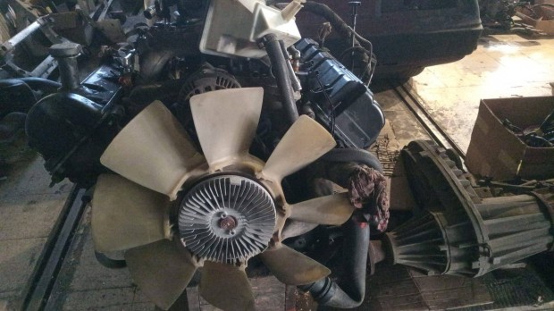 Triton V10 motorblokk plusz 4R 100