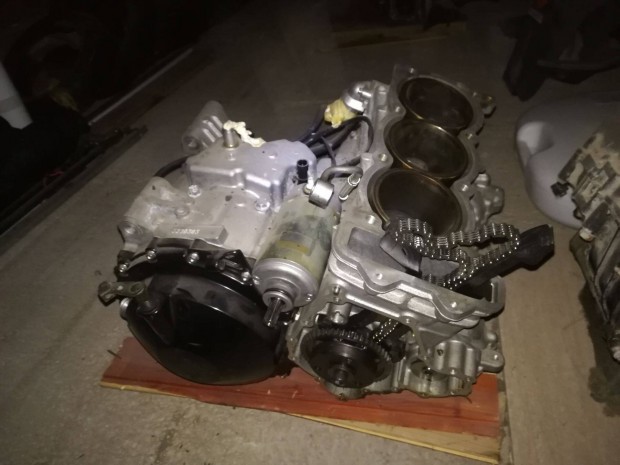 Triumph 1050 Speed triple tiger blokk alkatrszek