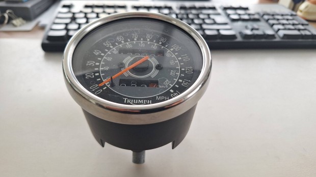 Triumph Bonneville T100 Kil�m�ter�ra