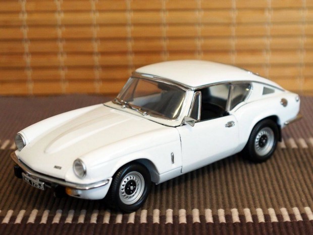 Triumph GT6 Mk III (1970) modellaut 1:18