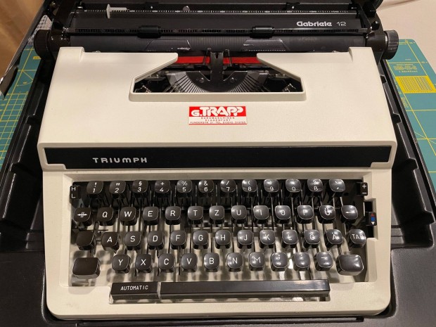 Triumph Gabrielle 12-es retro írógép, fehér