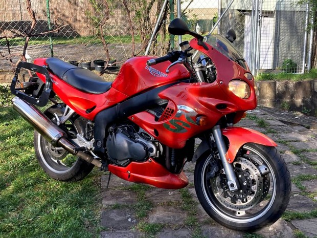 Triumph RS955i három hengeres élménymotor
