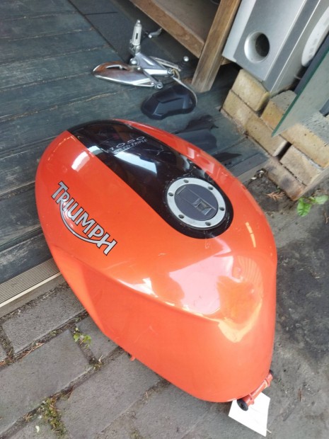 Triumph Speed Triple 1050 tank
