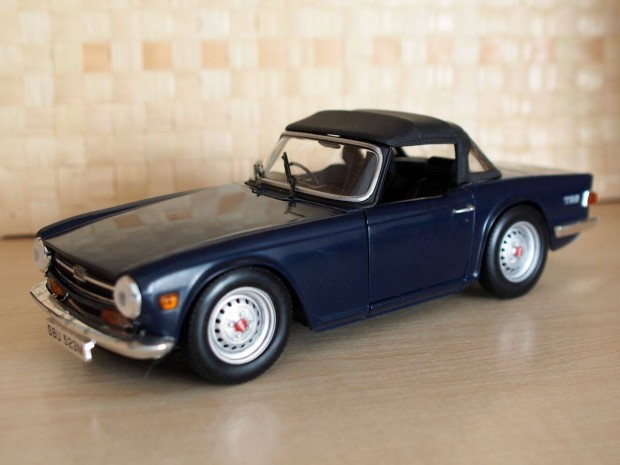 Triumph TR6 (1974) modellaut 1:18