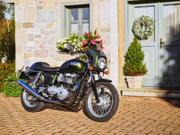 Triumph Thruxton gyjti darab