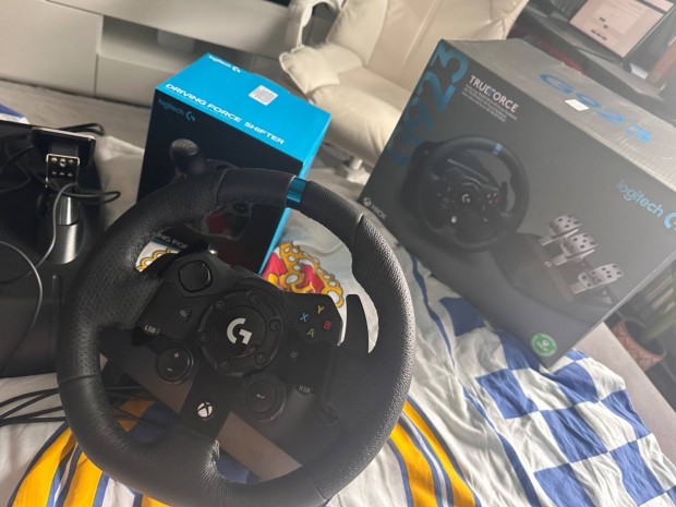 Trueforce G923 kormny+Logitech force driving shifter