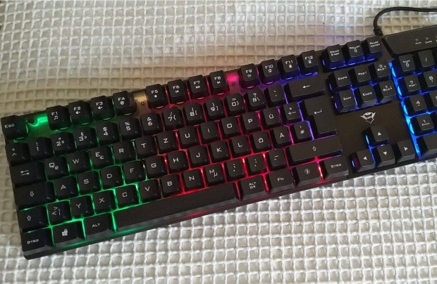 Trust Gxt 838 Azur 23471 RGB világítós USB gaming billentyűzet