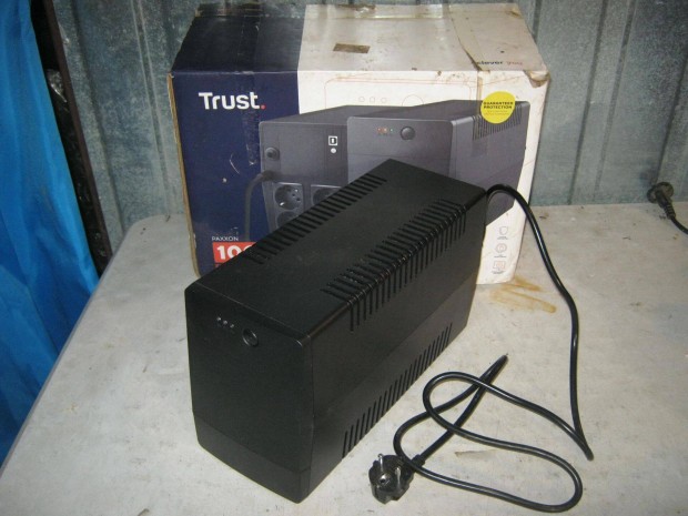 Trust Paxxon 1000VA UPS szünetmentes táp