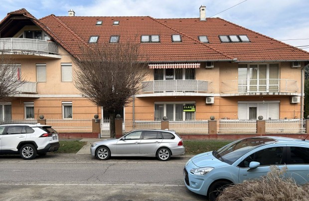 Tulajdonost�l elad� Domb�v�r k�zpontj�ban