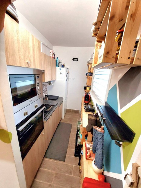 Tulajdonost�l elad� fel�j�tott lak�s 