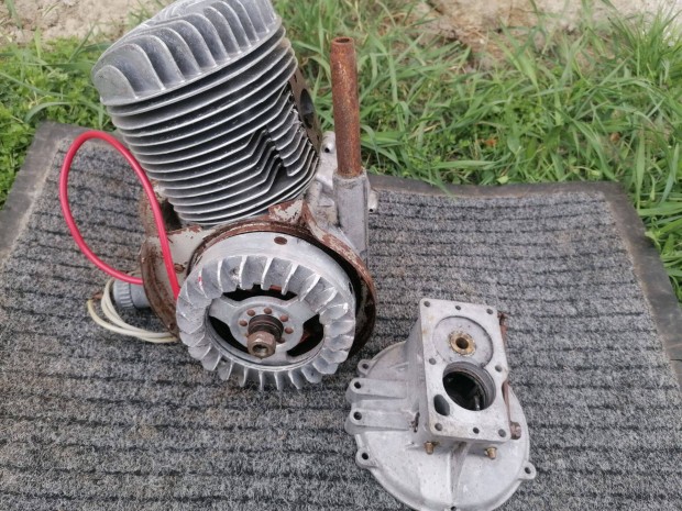 T�nde robog� veter�n motorblokk fellelten(�tfordul) Bp-ok