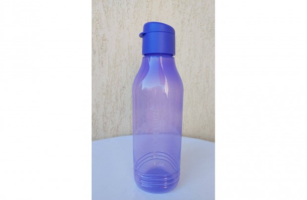 Tupperware ko Palack 750 ml kipattinthat kupakkal hromszg alak