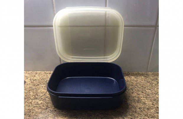 Tupperware kzepes uzsonns doboz