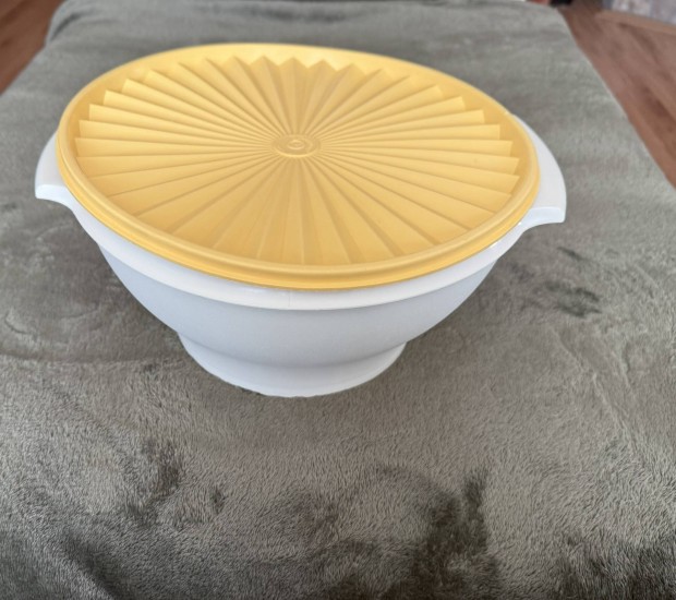 Tupperware tál