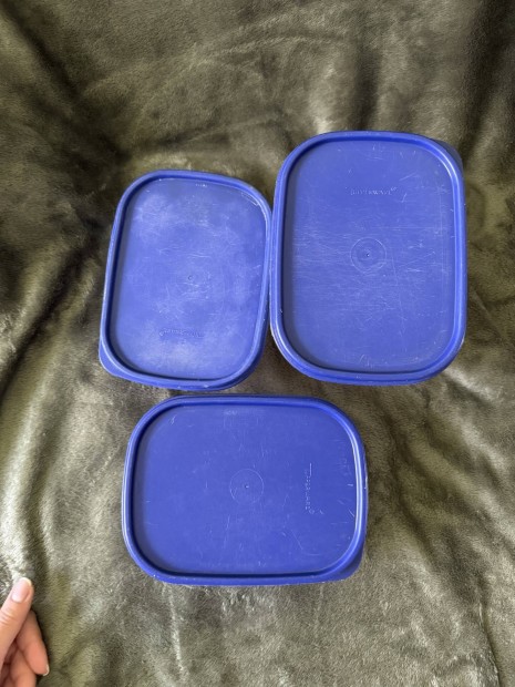 Tupperware tartó