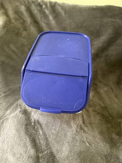 Tupperware tartó