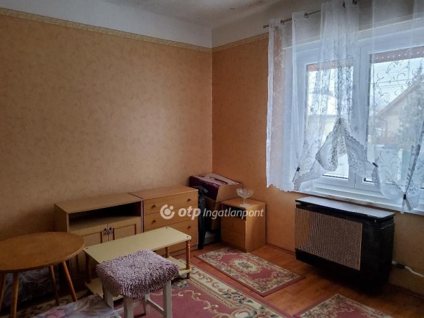 Turai 110 nm-es h�z elad�