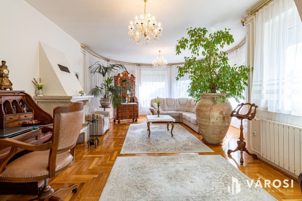 Turai kast�ly mellett, 4 szoba, nappalis csal�di h�z elad�