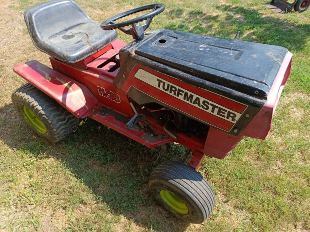 Turfmaster fnyir traktor.