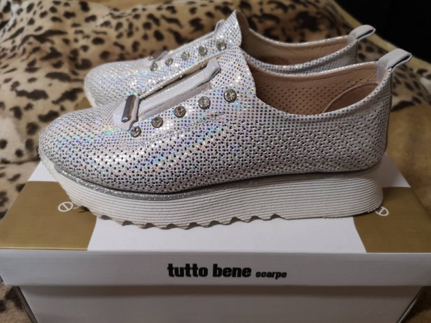 Tutto Bene hologramos ezst slip on