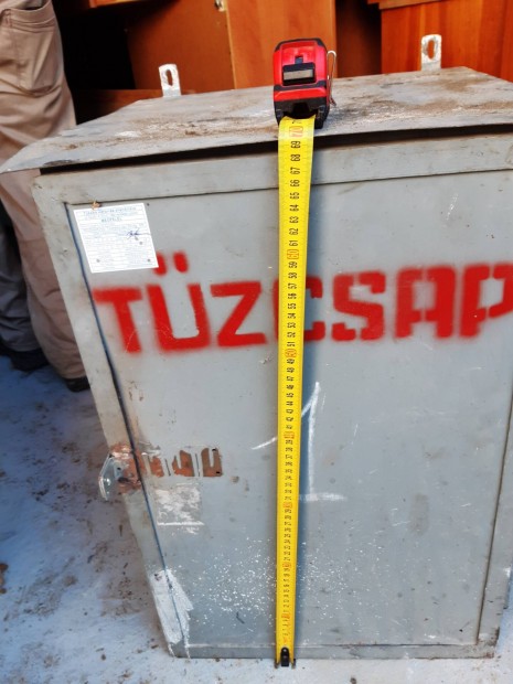 Tűzcsap vasszekrény, tömlővel