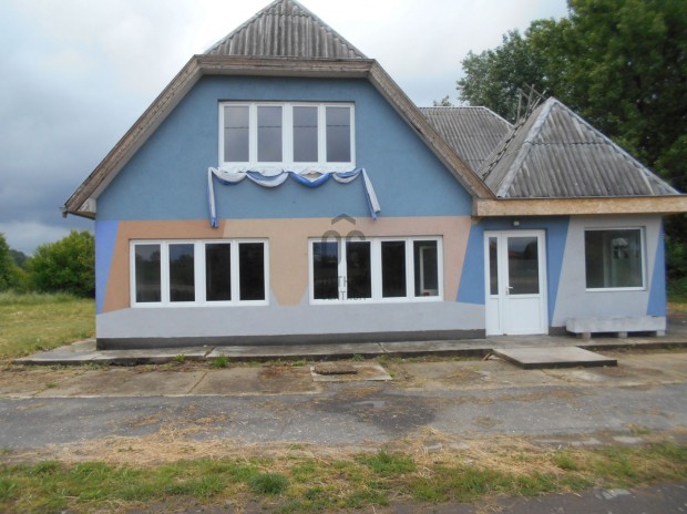 Tuzs�r �zleti c�l� ingatlan