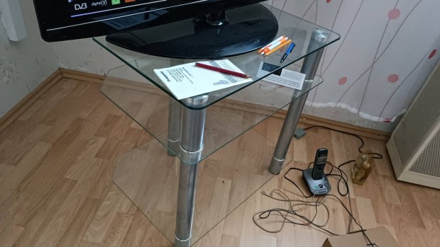 Tv szekrény üveg
