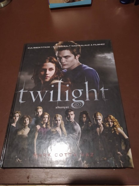 Twilight  Alkonyat 1 rsz filmes knyv olvasatlan 