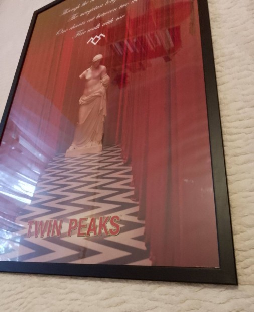 Twin Peaks-es plakt, keretben