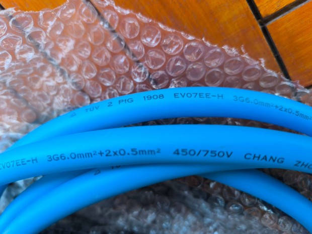 Type2 EV t�lt�k�bel elektromos aut�hoz