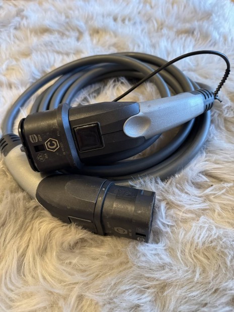 Type 2 32A egy f�zis� utcai t�lt�